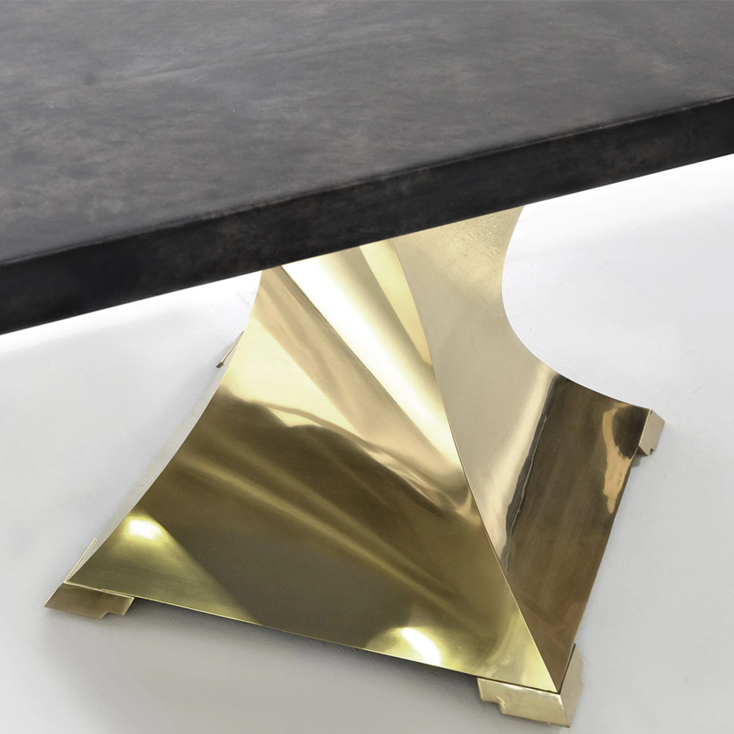 Twister Dining Table - Parchment/Brass